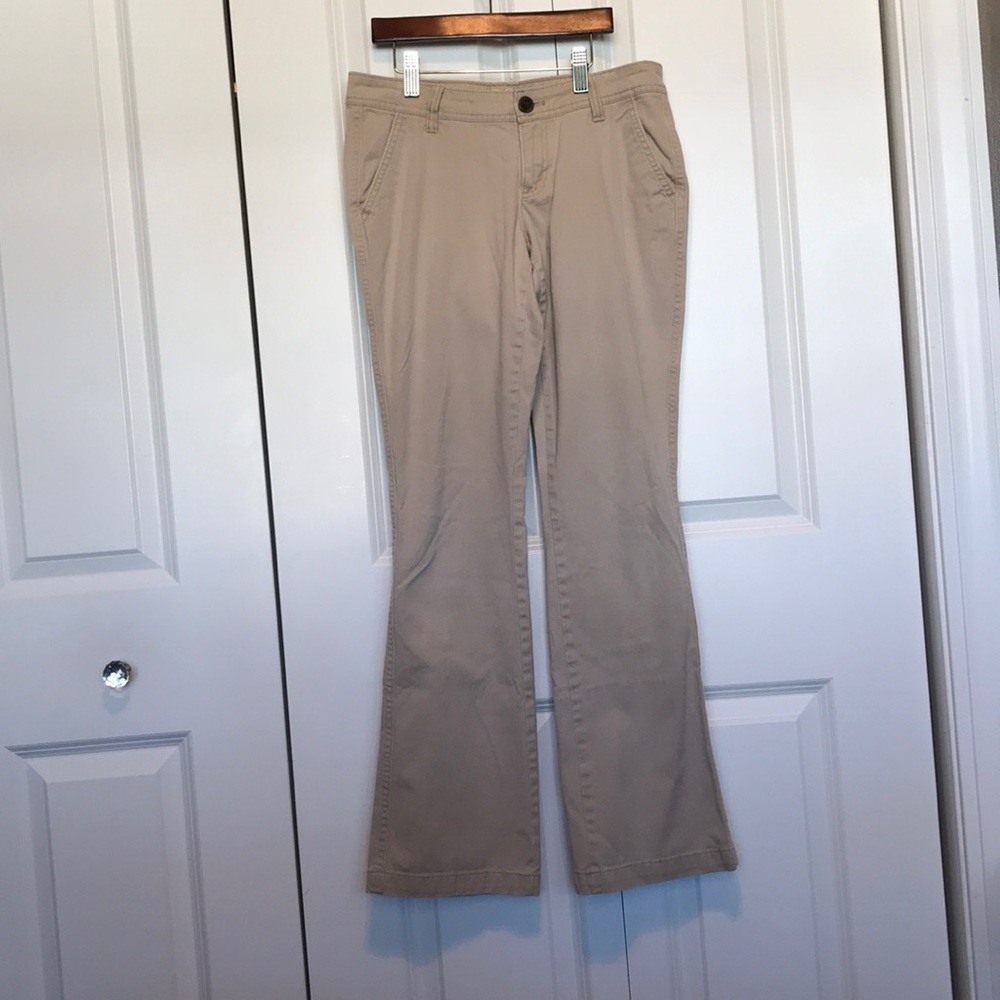 Old Navy Diva women’s size 2 khaki Tan Chino pants